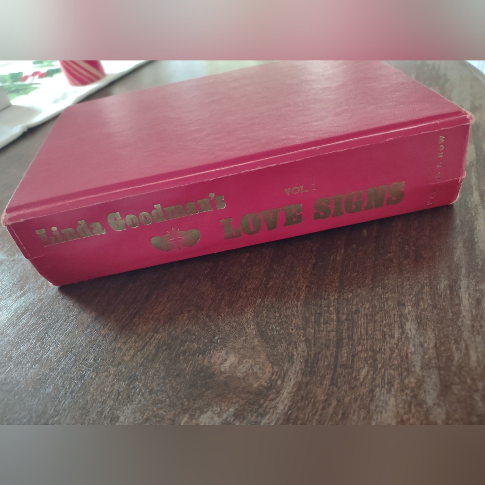 Linda Goodman's Love Signs New Approach to the Human Heart Astrology 1st Edition